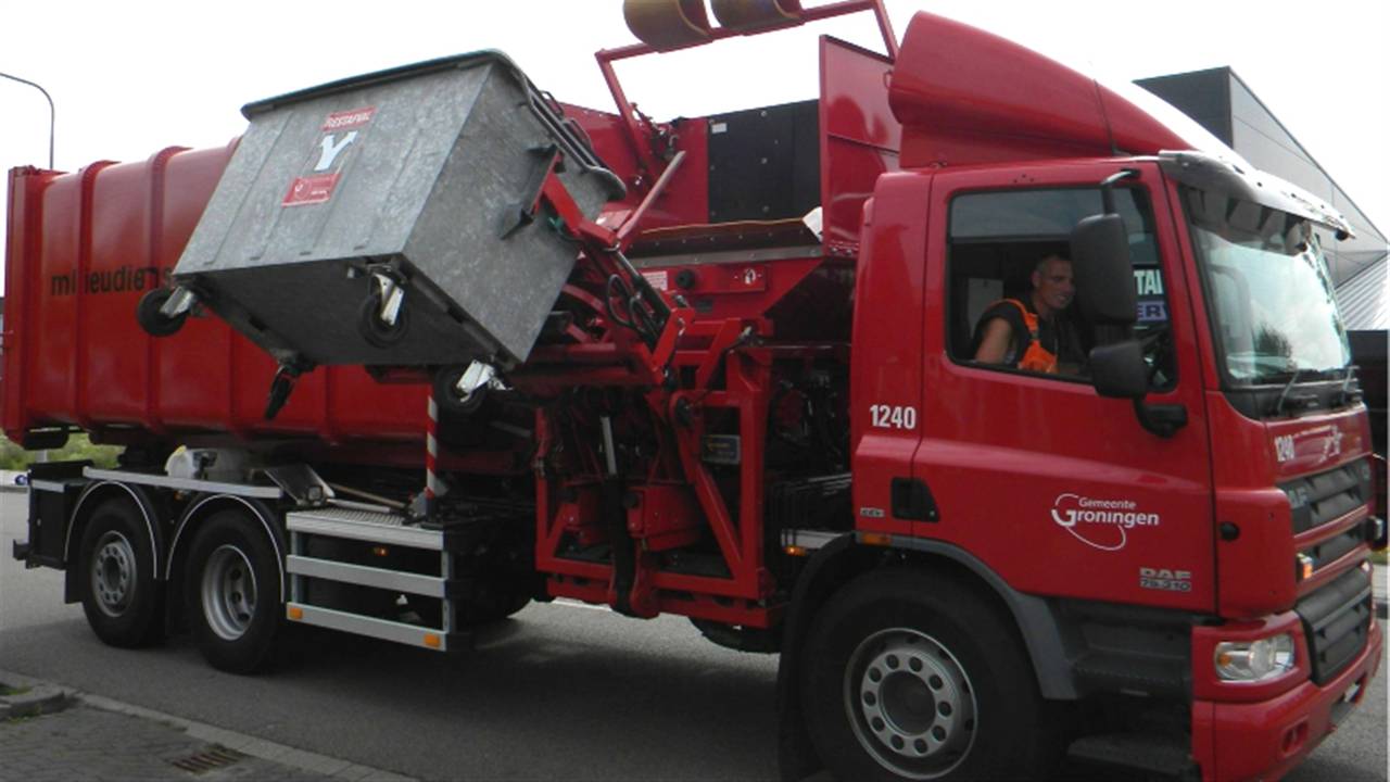 Een vuilniswagen met het systeem van Translift