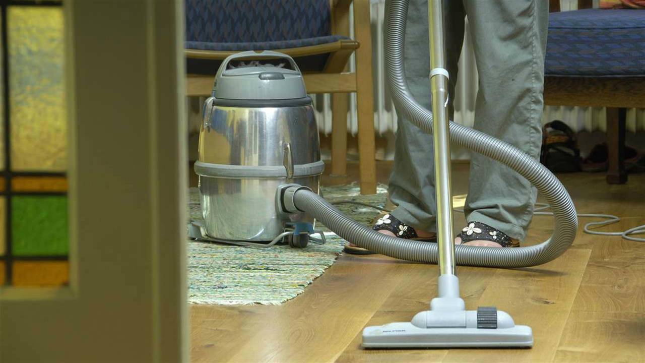 De tak die de huishoudelijk zorg van Thebe verricht, is failliet.