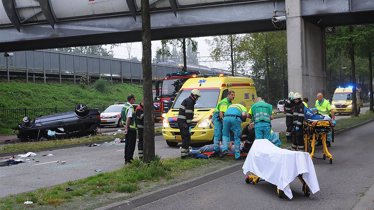Vier gewonden bij auto-ongeluk (Arno van der Linden/SQ Vision)