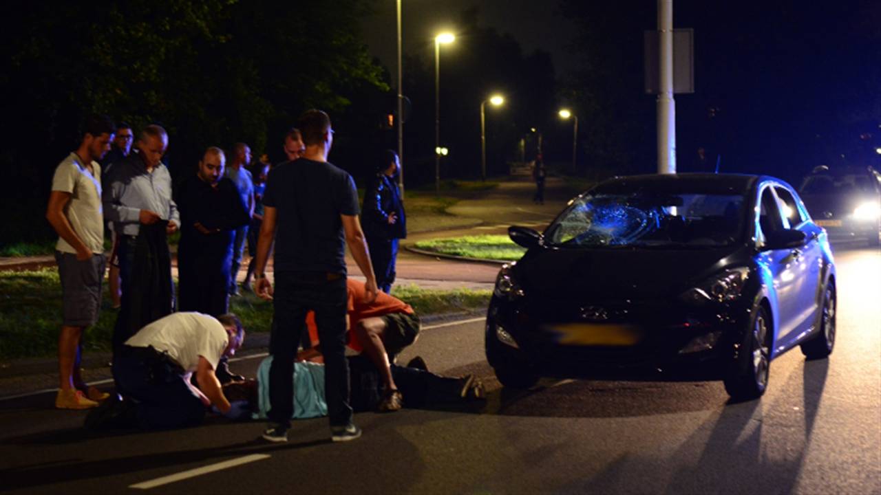 Voetganger geschept (foto: Rob de Haas / Mainstay Media Breda)