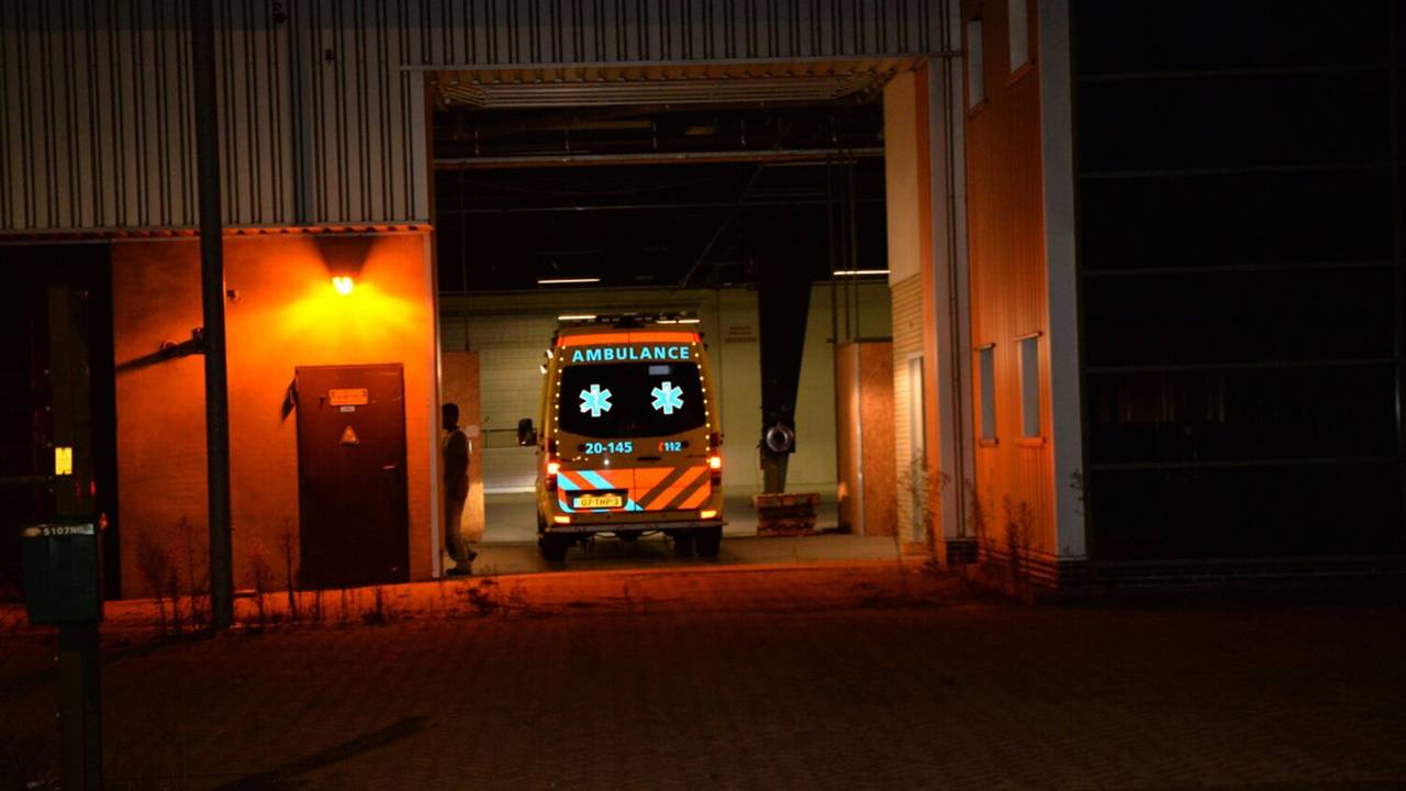 Gewonde aan Metaalstraat in Dongen. (foto: Joes van Wanrooij/Stuve Fotografie)