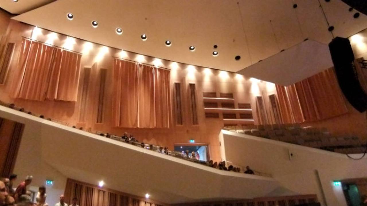 De zaal van het Muziekgebouw (foto: Paradasos)