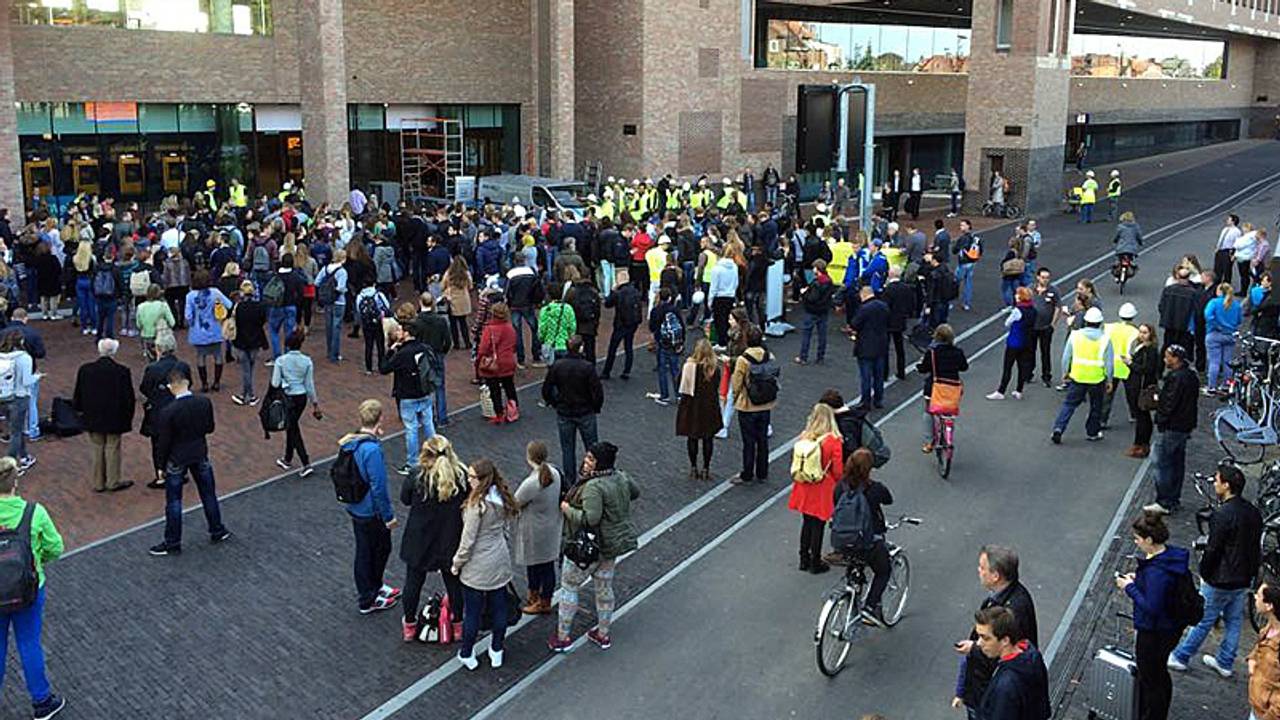 Honderden moesten station vrijdag verlaten vanwege brandalarm (foto: Léon Krijnen)