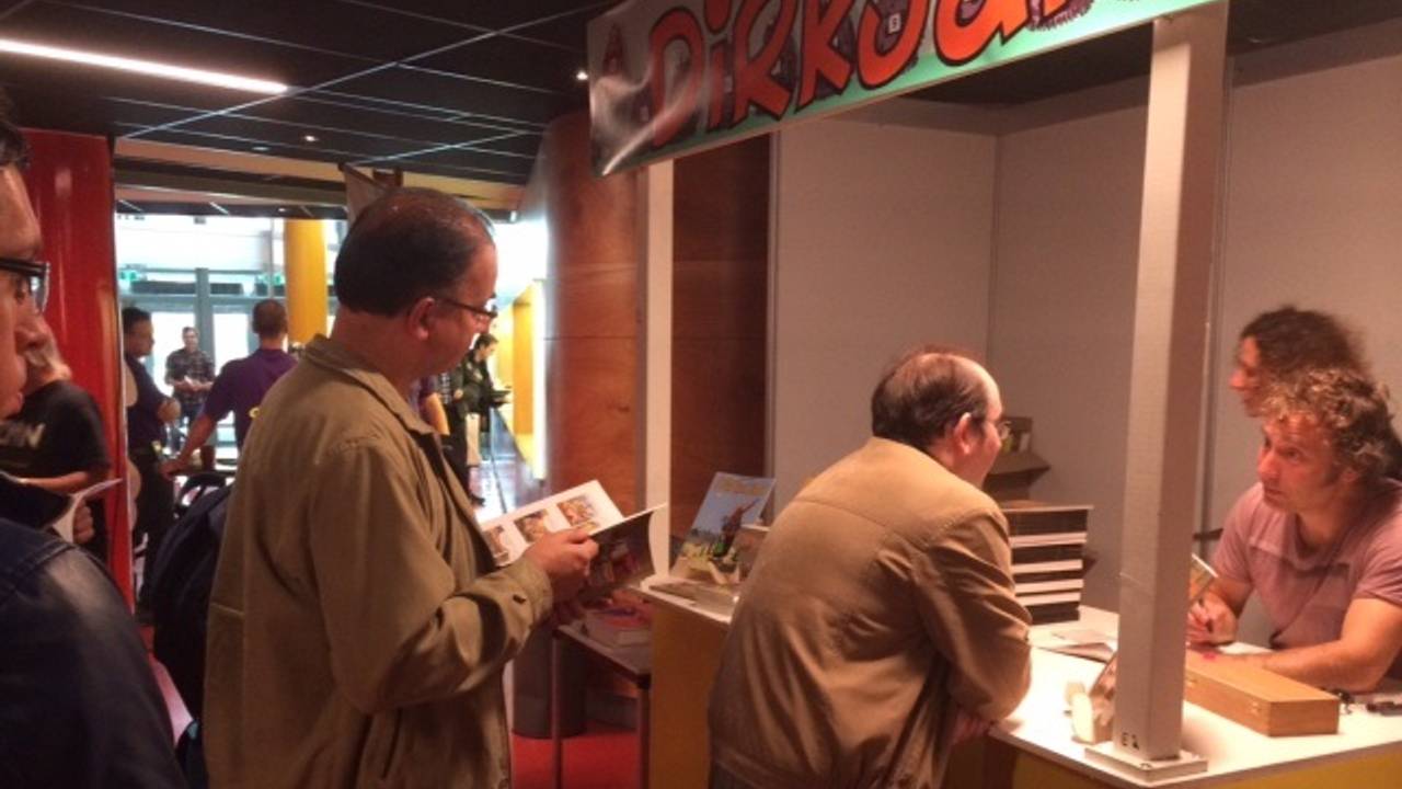 In de rij voor een tekening van Mark Retera