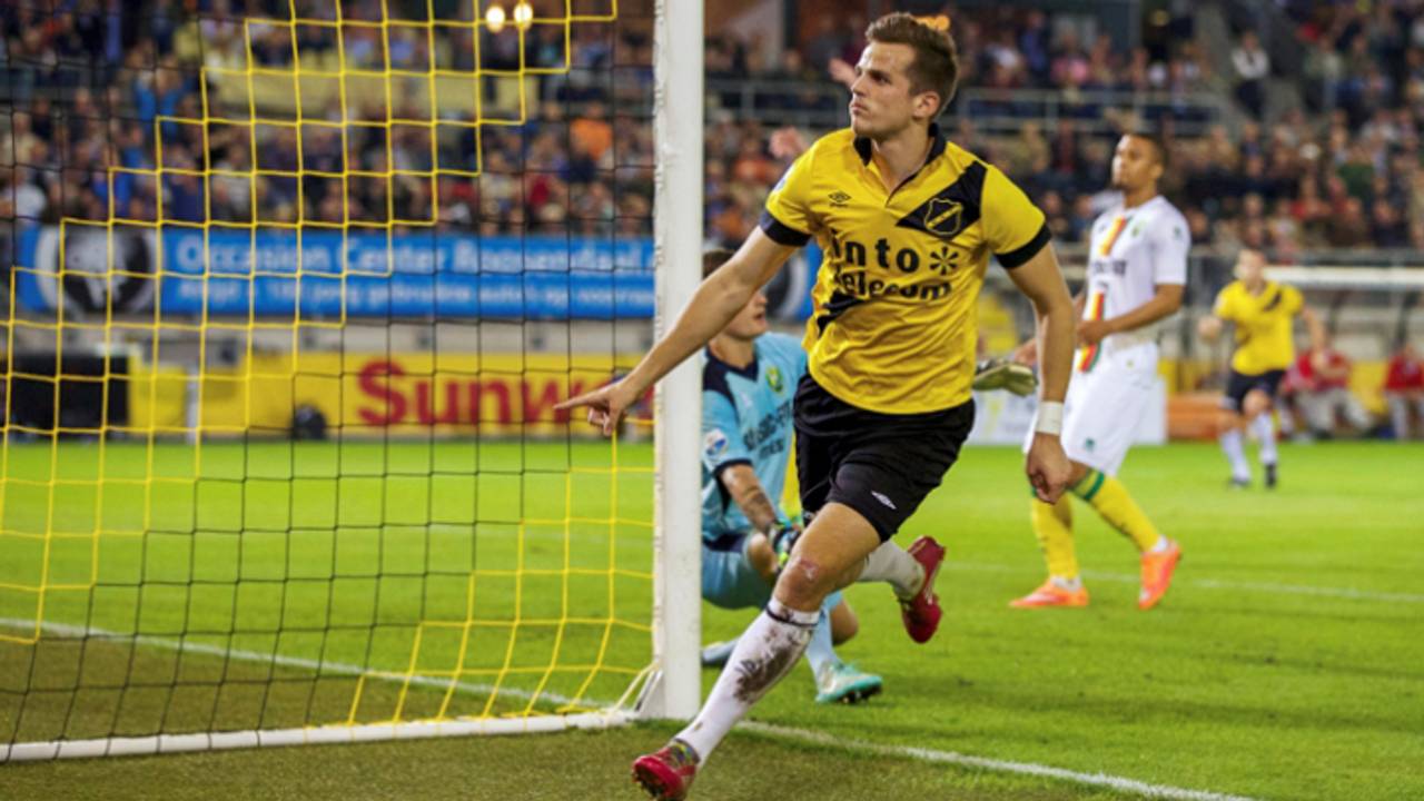 Seuntjens viert de 1-0 (foto: VI Images)