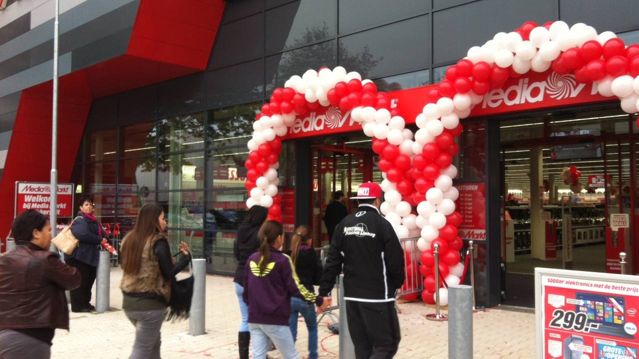 Vroege bezoekers Media Markt op Ekkersrijt