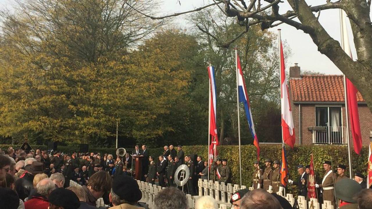 De herdenking aan de Vogelenzanglaan in Breda (Foto: Floyd Aanen)