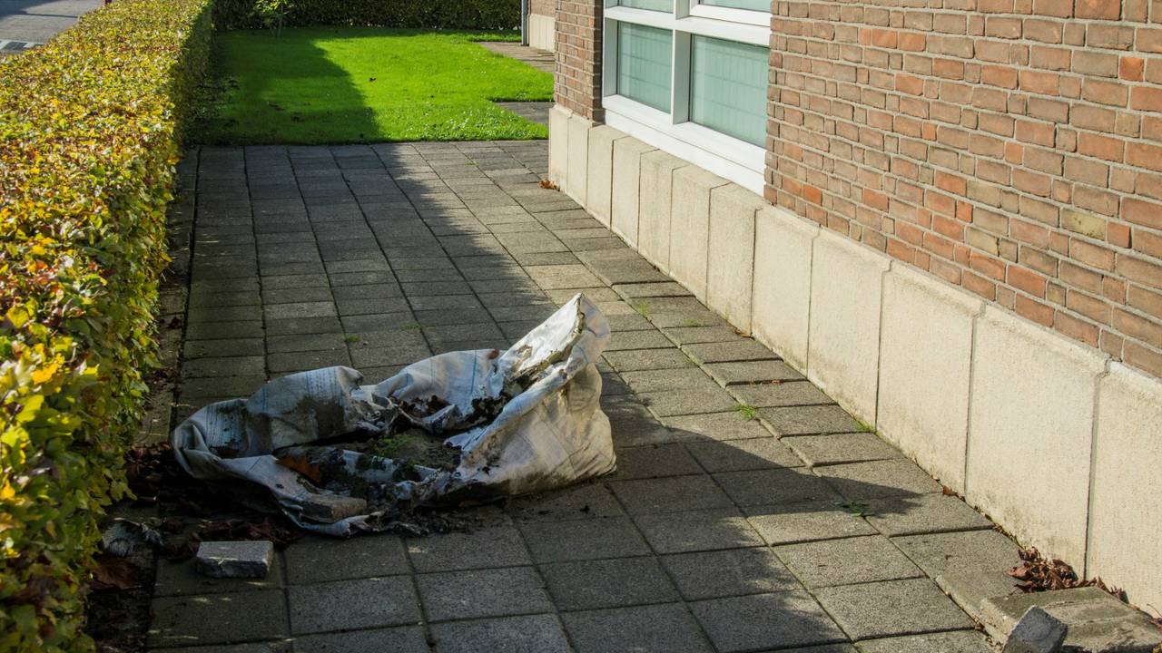 De zak die in brand is gestoken (foto: Alexander Vingerhoeds / Obscura Foto)