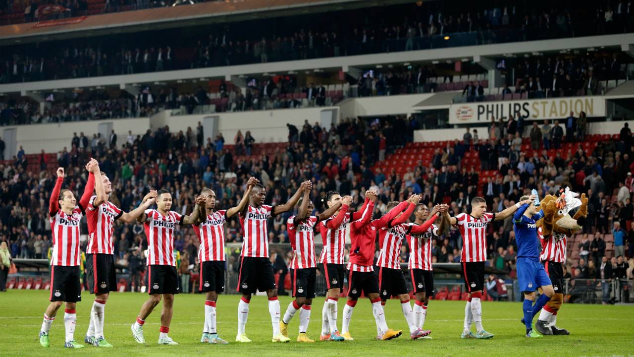 PSV krijgt shirts van een ander merk