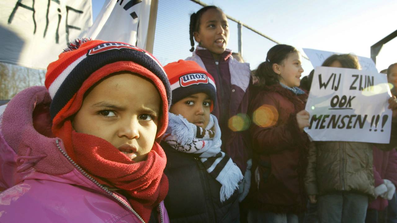 Kinderen in gezinslocaties hebben het moeilijk volgens de onderzoekers (foto: ANP)