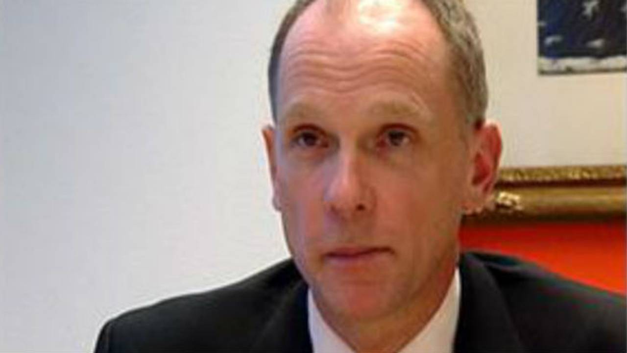 Waarnbemend burgemeester Fränzel van Veghel noemt rellen 'smet' op kermis.