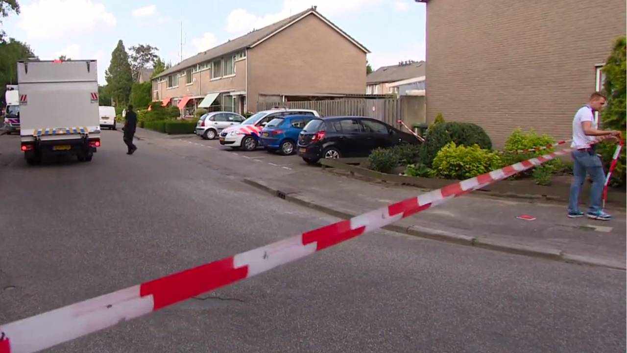 Het dode lichaam van de vrouw werd in foetushouding gevonden in de diepvries.