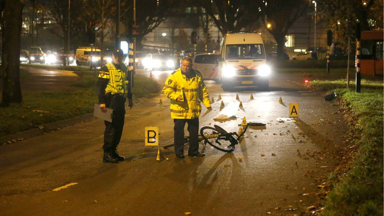 Fietser overleden na botsing met auto (Foto: Hans van Hamersveld/SQ Vision)