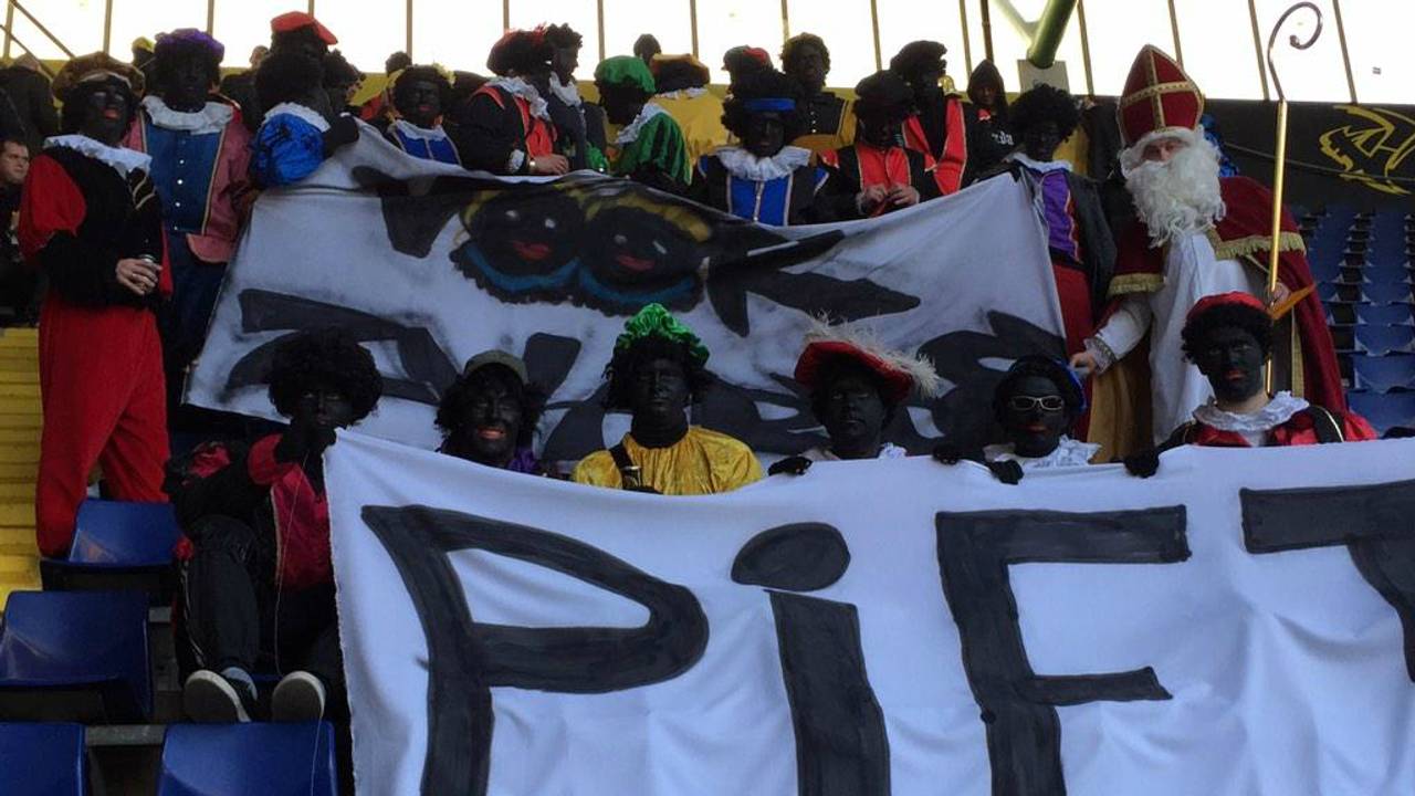 Sint en Pieten gaan NAC aanmoedigen. (foto: Ronald Sträter)