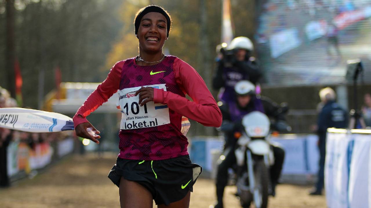Sifan Hassan wint niet alleen als belofte maar ook als vedette Warandeloop in Tilburg: 'Nu móet ik winnen''
