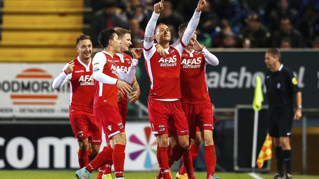 Nemanja Gudelj bezorgde AZ zaterdagavond de overwinning in Breda