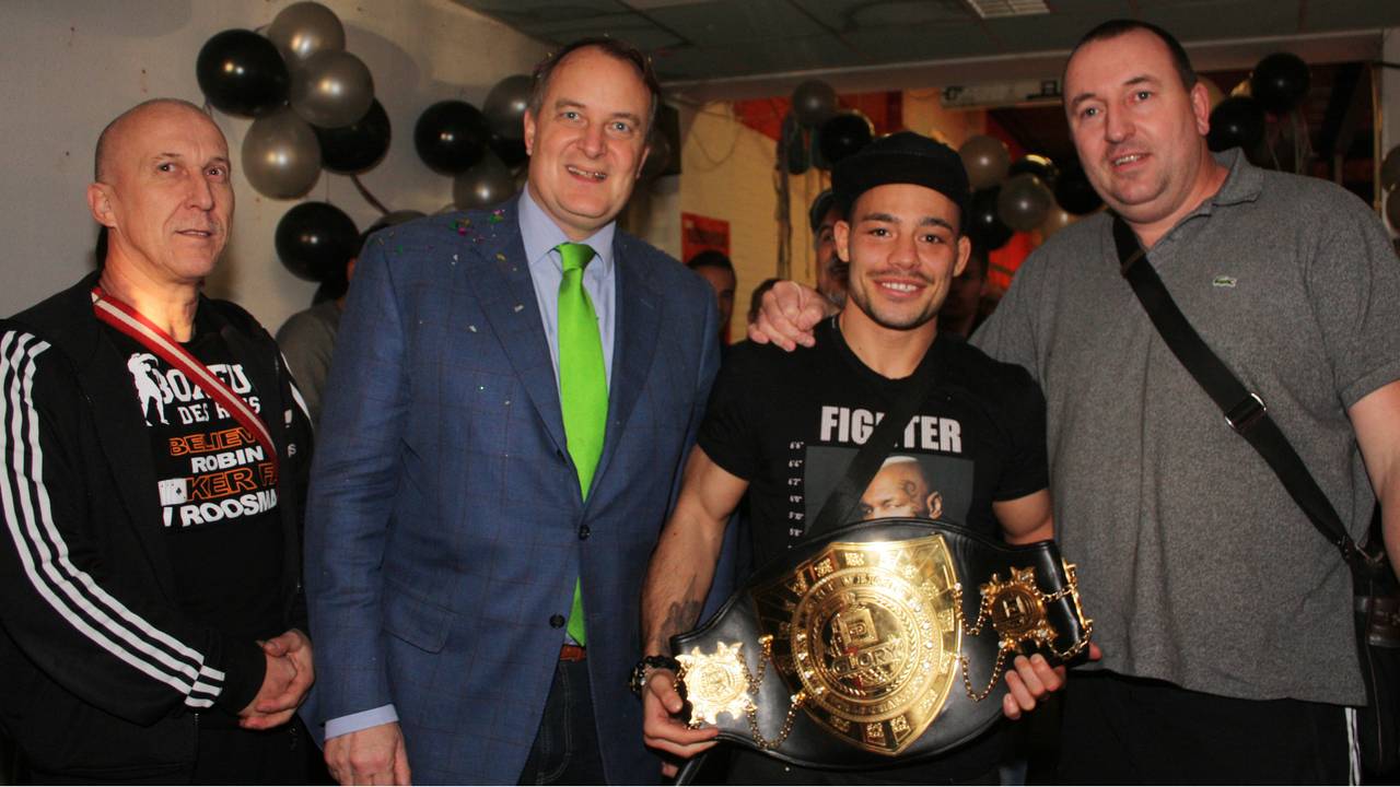 Robin van Rosmalen neemt felicitaties in ontvangst (Foto: Ginny Muurmans)