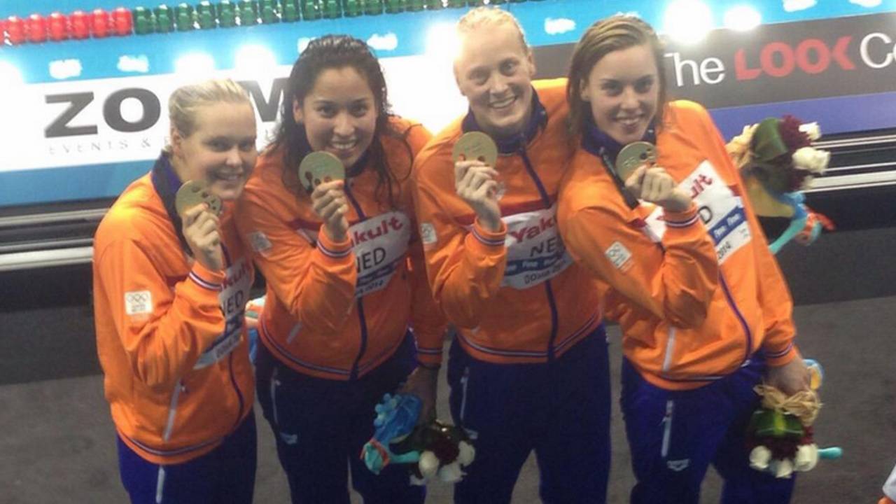 Het gouden viertal na de winst in Doha. (Foto: Twitter/Pieter van den Hoogenband)