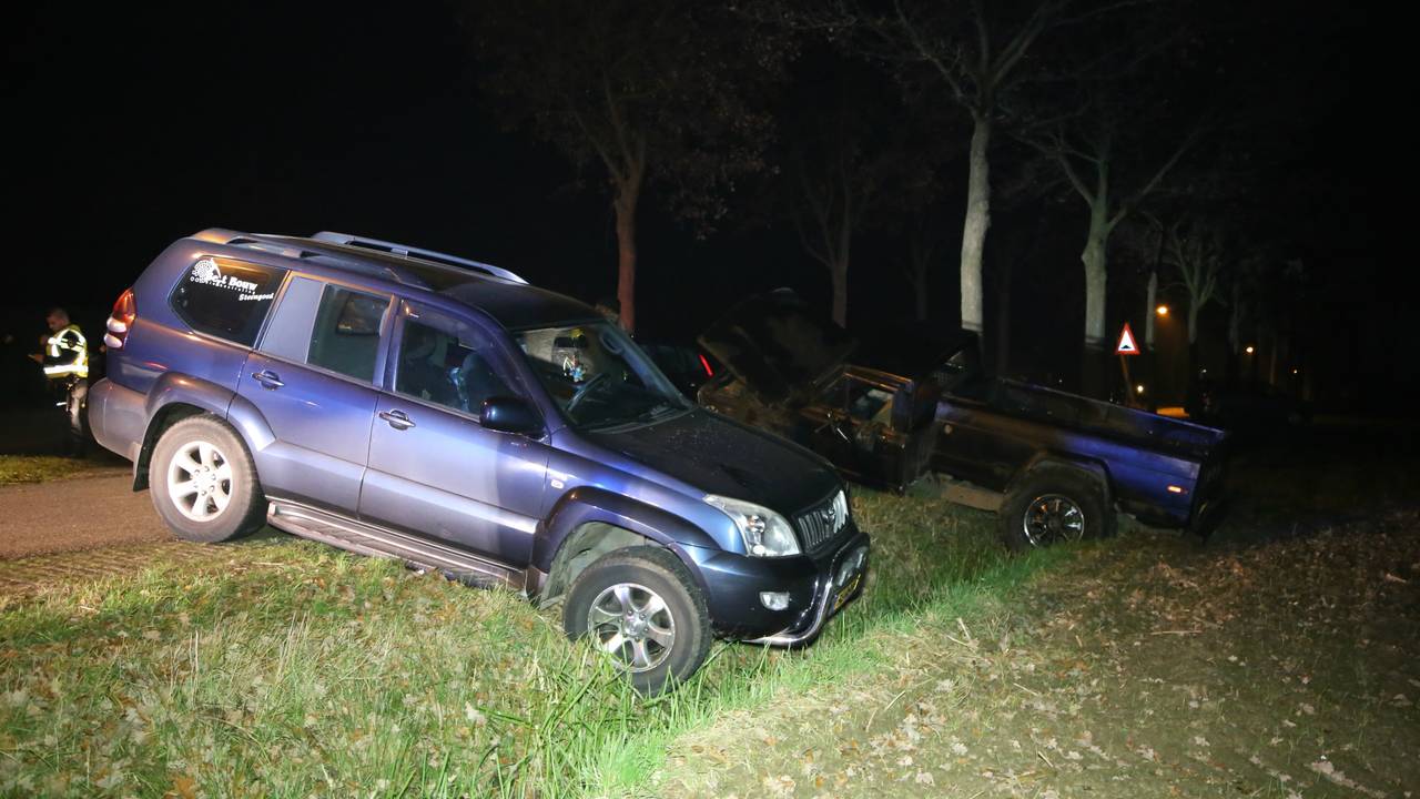 Frontale botsing tussen twee auto's in Zijtaart (Foto: AS Media)