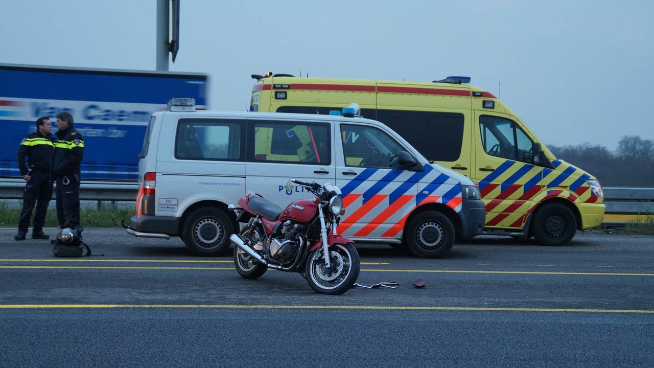 Motorrijder gewond na val op A59 (foto: Martijn van Bijnen/FPMB)