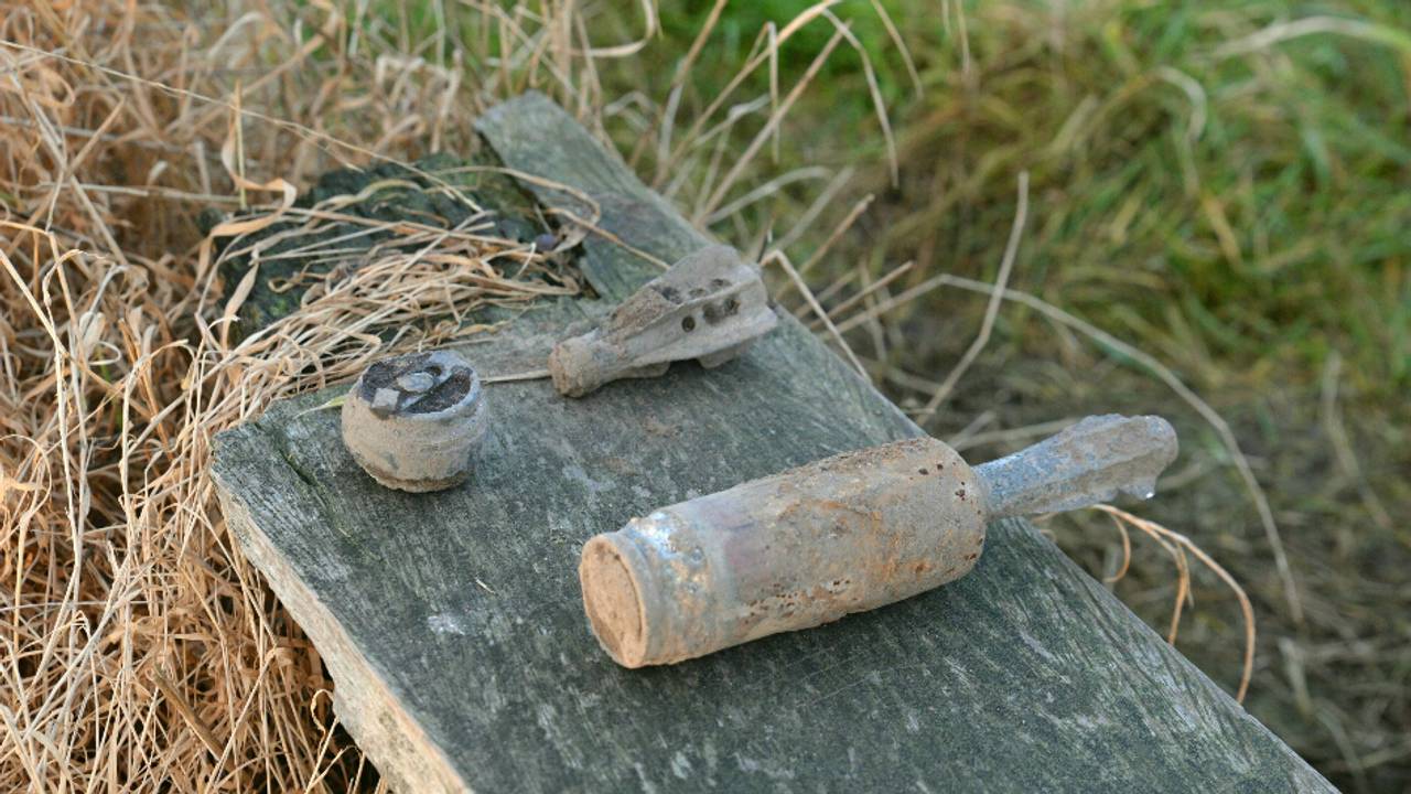 Engelse granaat gevonden in Alphen (foto: Toby de Kort/Meesters Multi Media