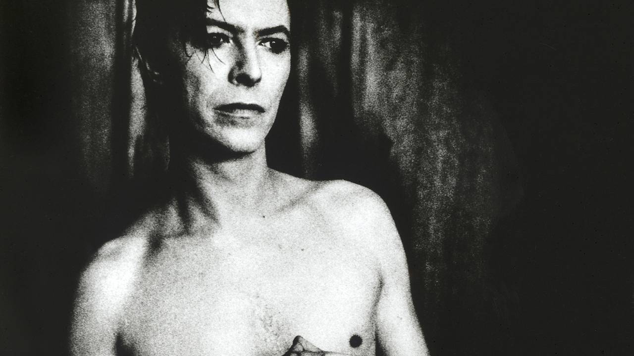Een fragment uit de foto die Anton Corbijn maakte van David Bowie