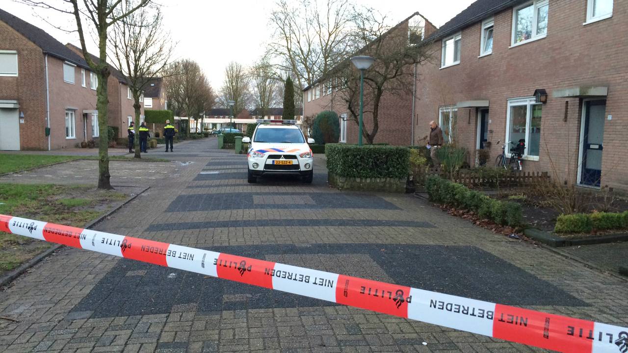 Man neergestoken op Cranendoncklaan in Budel (Foto: Hans van Hamersveld / SQ Vision)