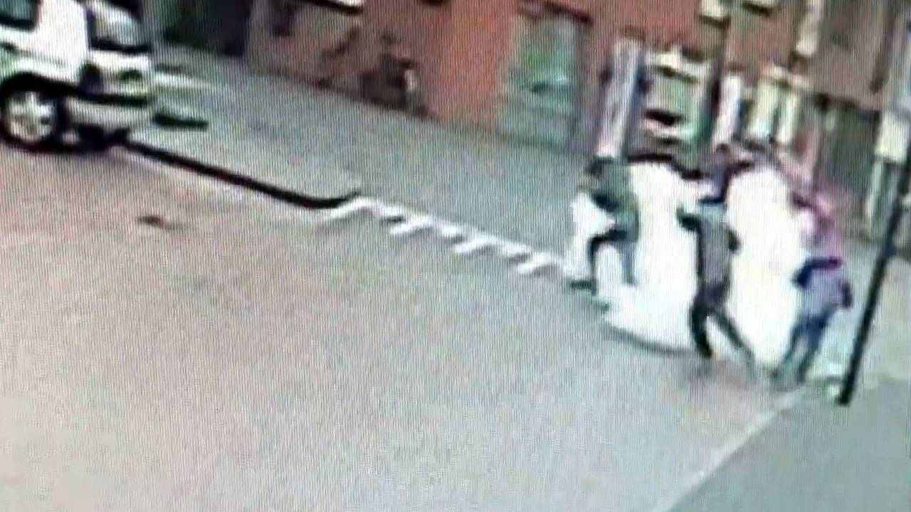 Jongen 11 Zwaargewond Bij Vuurwerkongeluk In Breda Illegale Cobra Ontploft In Z N Hand Video Omroep Brabant