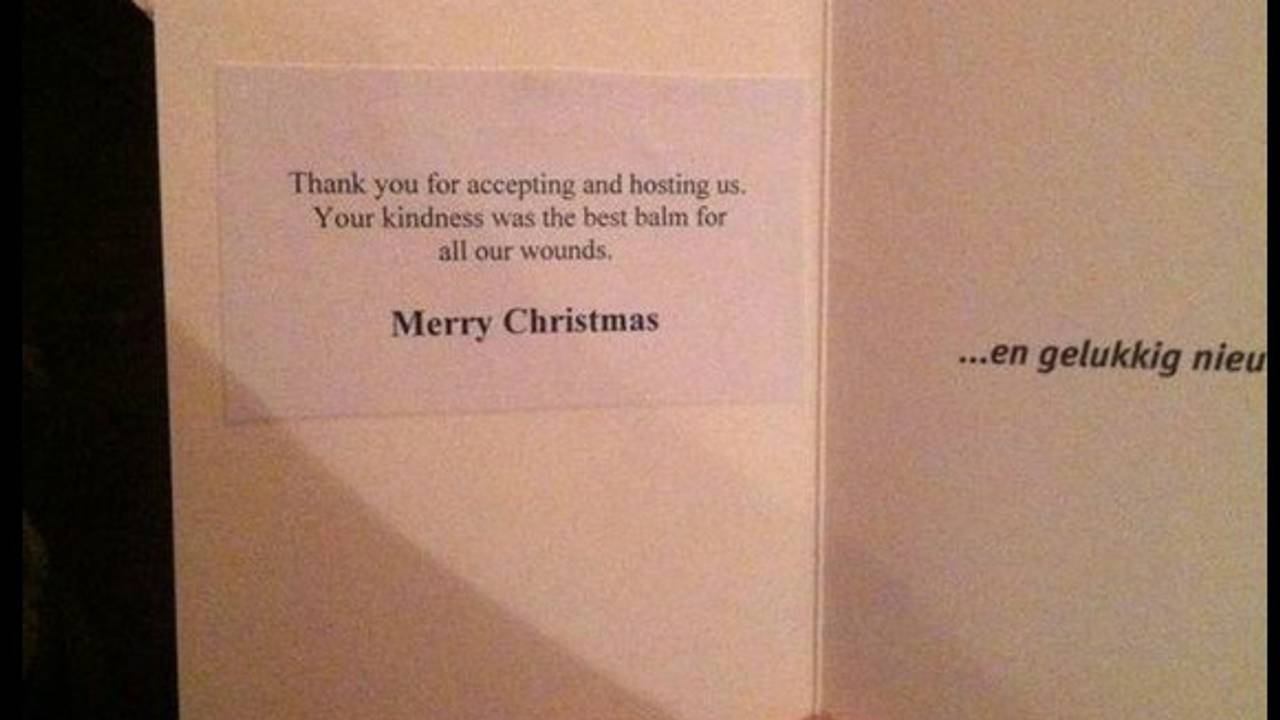 De kerstkaart uitgedeeld door asielzoekers in Budel (foto: @DeniesDemi)