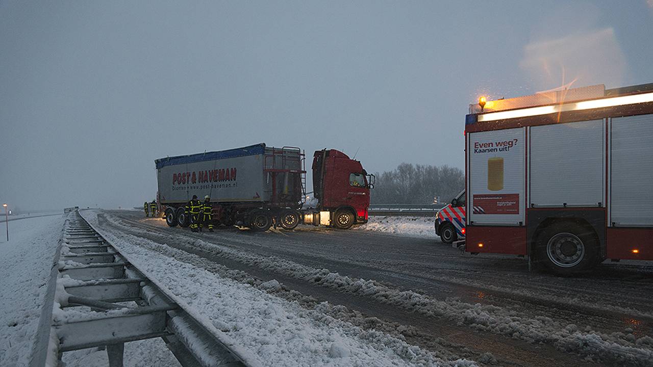 A59 deels afgesloten door ongeval (foto: Marco Verhage/SQ Vision)