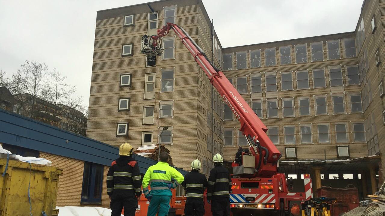De man viel vier meter naar beneden (Foto: Sem van Rijssel / SQ Vision Mediaprodukties)