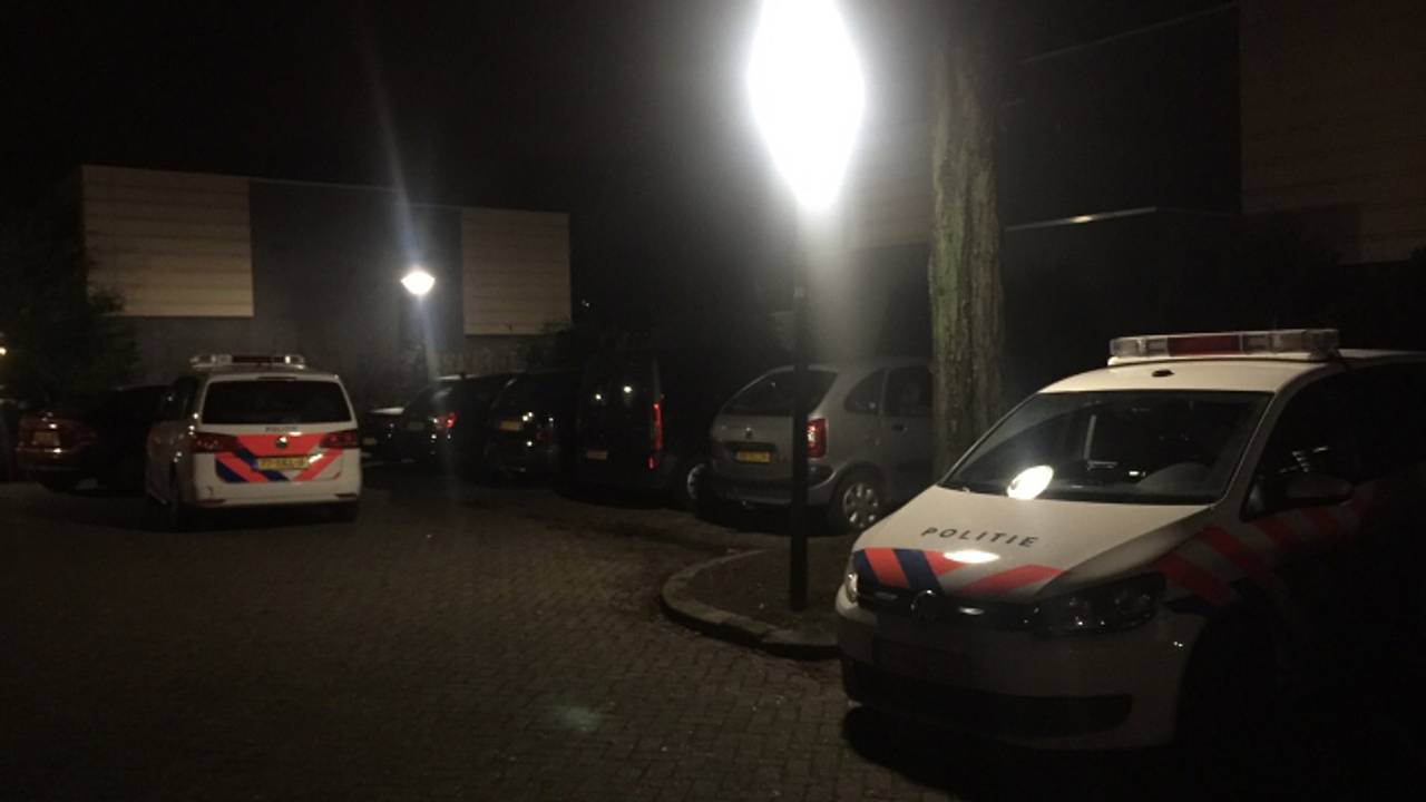 Politie ter plaatse in Geldrop (foto: Erik Gmelig Meyling / SQ Vision)