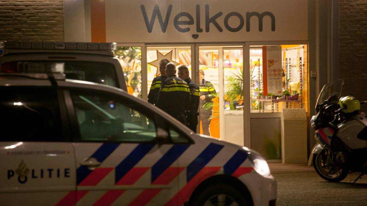 Politie onderzoekt overval (foto: Christian Traets/SQ Vision)