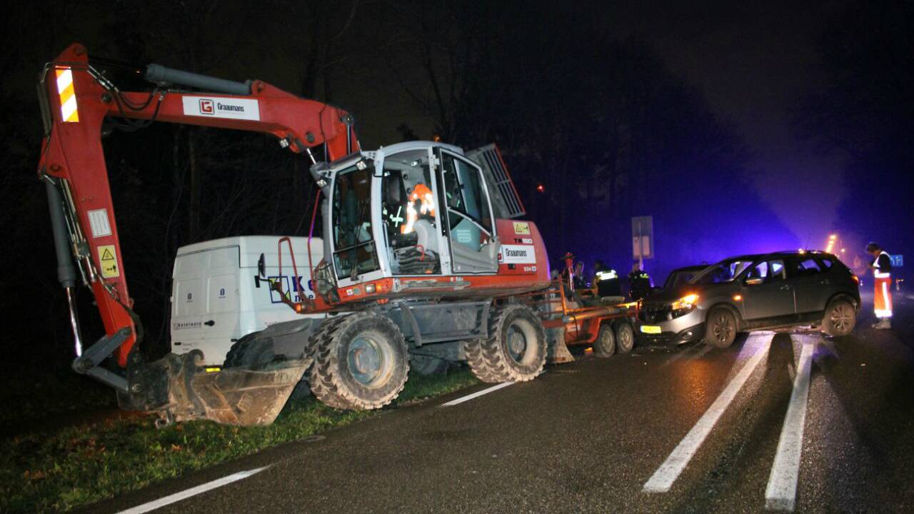 Ongeval op Rijksweg bij Hulten. (foto: Koen Wouters/Stuve Fotografie)