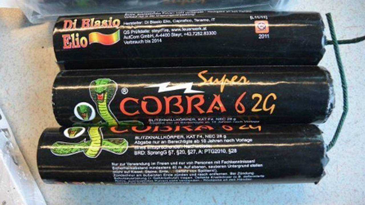 Politie Waarschuwt Voor Gebruik Cobra 6 Dit Is Gevaarlijk Illegaal Vuurwerk Van Slechte Kwaliteit Omroep Brabant