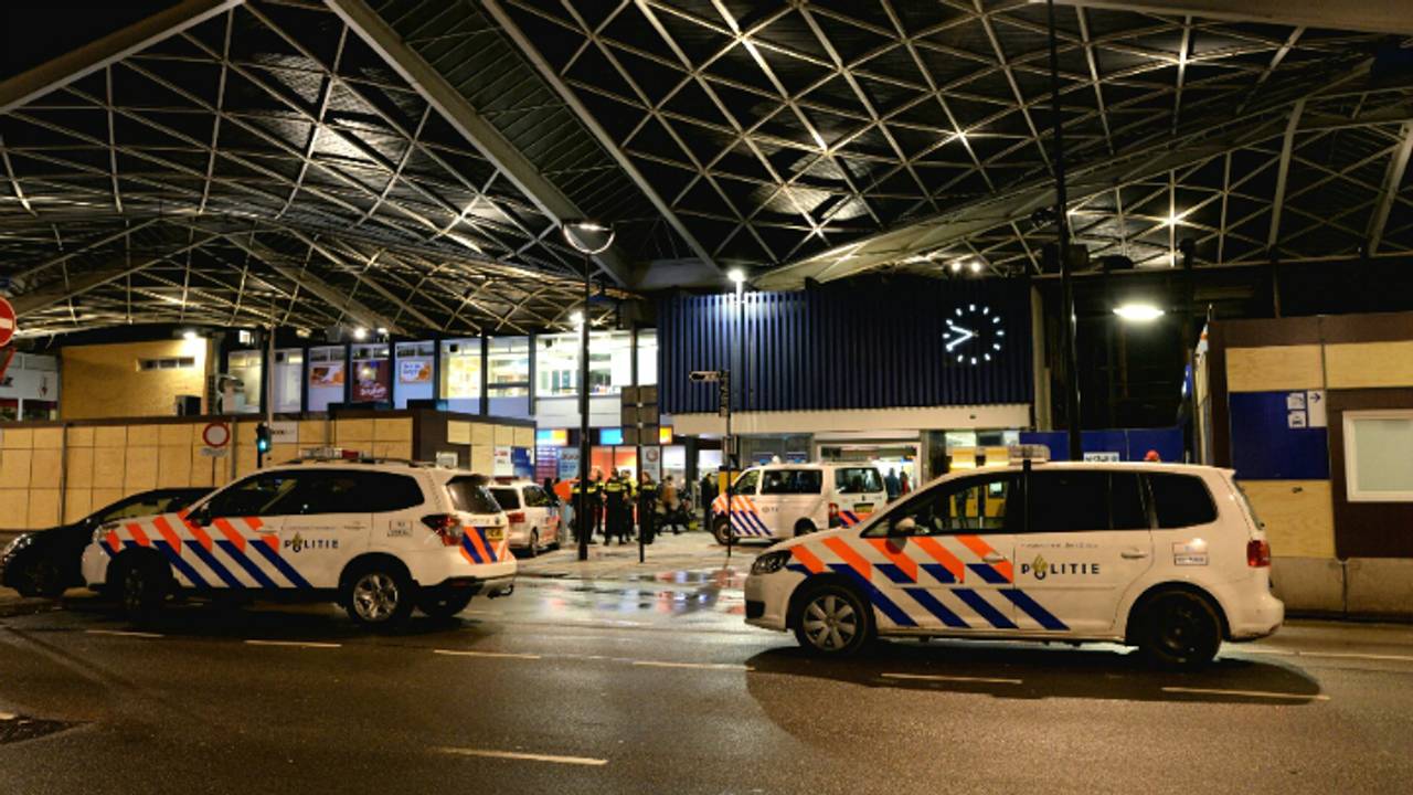 Station Tilburg vrij na bommelding (foto: Toby de Kort/De Kort Media)