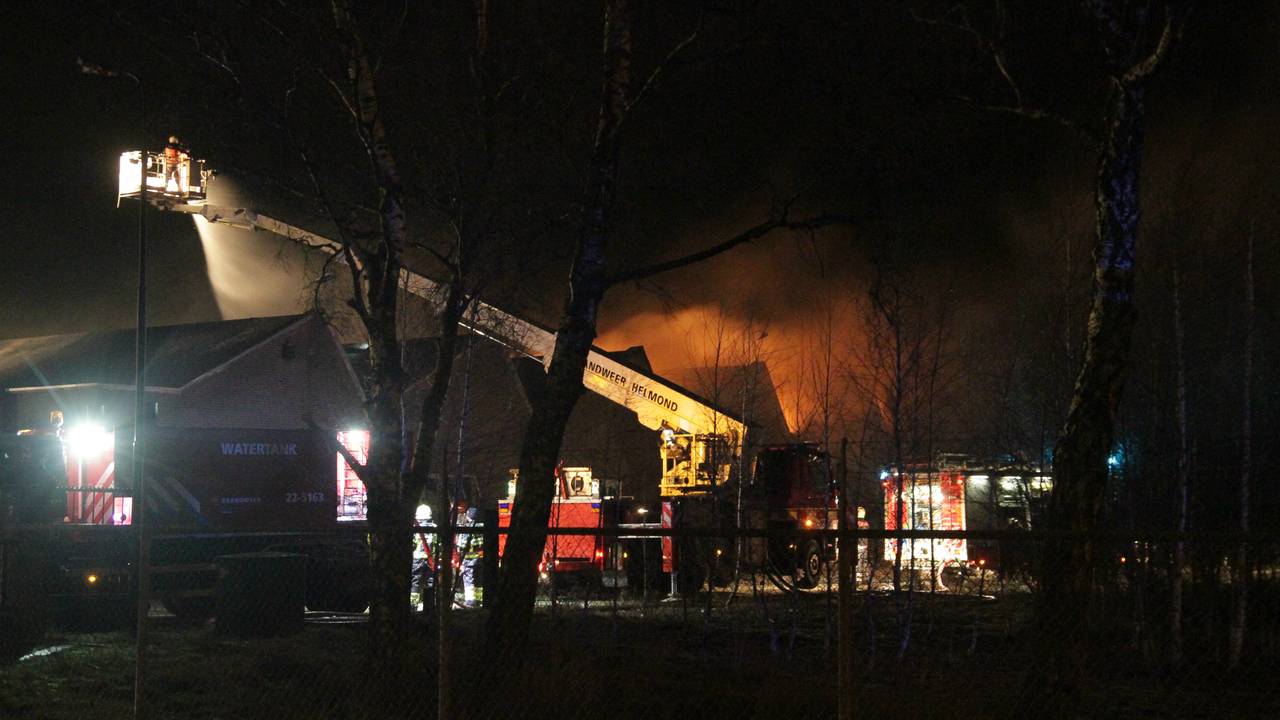 Grote brand Deurne onder controle (foto: Harrie Grijseels/SQ Vision)