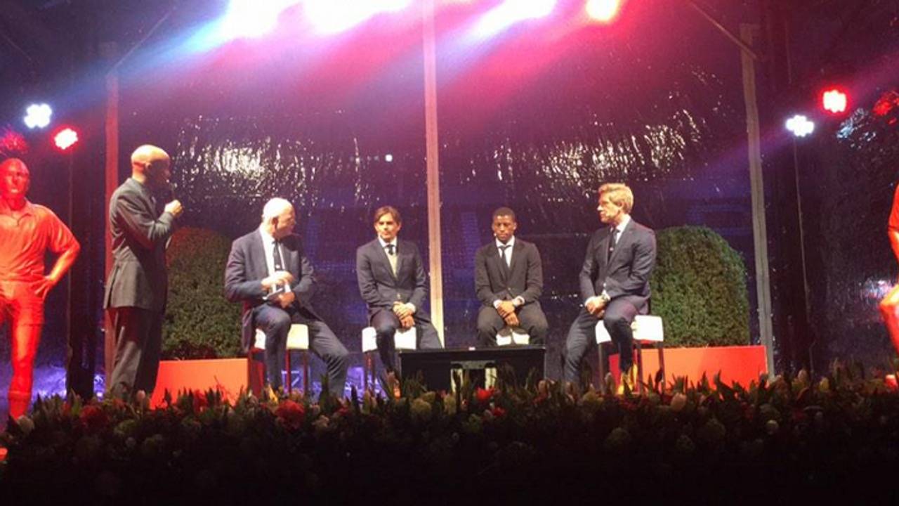 Gerbrands, Cocu, Wijnaldum en Brands blikken vooruit op 2015 (foto: @PSV / Twitter)