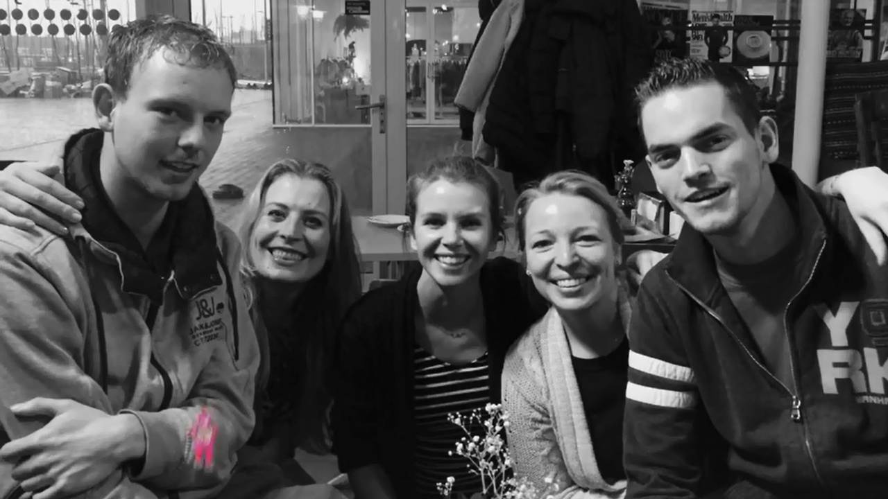 Fer (l) en Arjan na de obade met het publiek (Beeld: YouTube/Summa College)