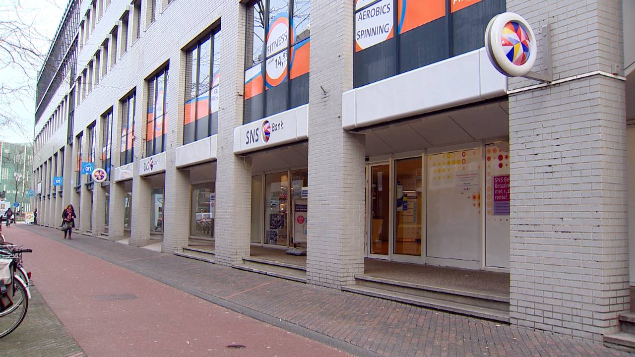 Het gebouw aan de Vestdijk in Eindhoven met nu nog SNS-bank.