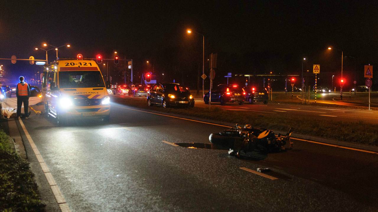 Bij het ongeval raakte twee personen gewond (Foto: Tom van der Put/SQ Vision)