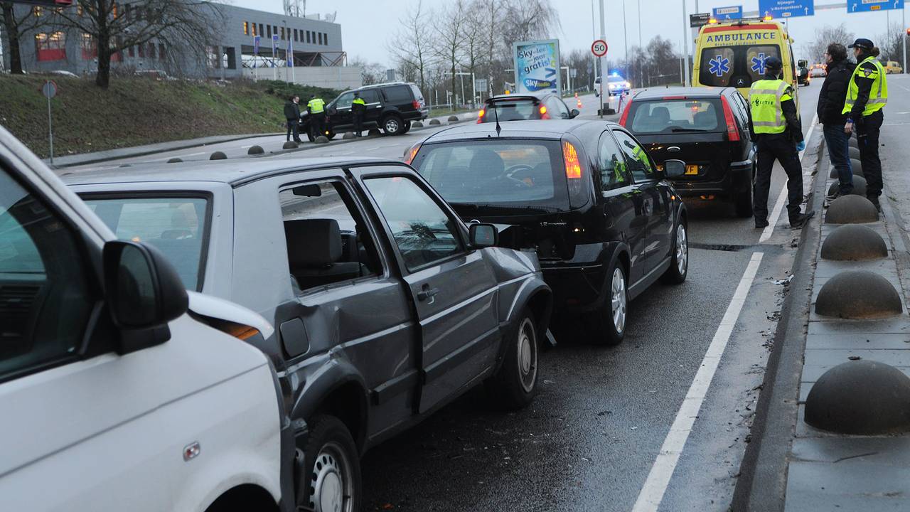 Twee ongelukken op Insulindelaan in Eindhoven (Foto: Arno van der Linden / SQ Vision)
