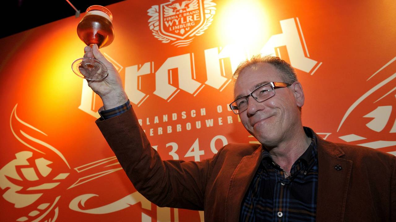 Thuisbrouwer Jeroen Free uit Bergen op Zoom presenteert zijn biertje (foto: Brand Bier/NewsLab BV)