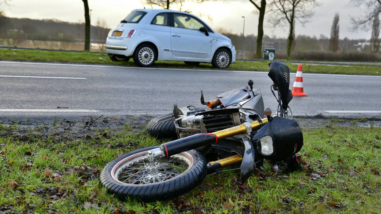 Het ongeluk zorgde dinsdagmorgen voor veel overlast. (foto Jules Vorselaars/JV Media)