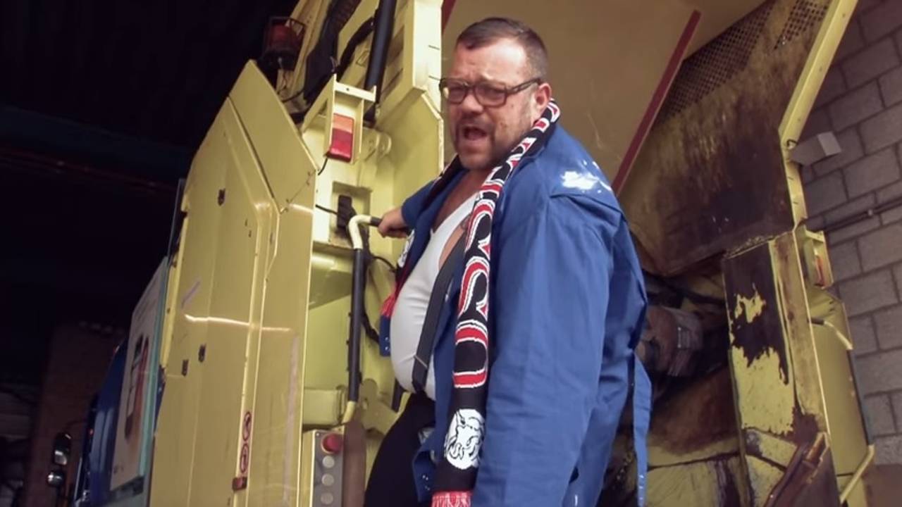 Ajaan van de Witte Ruysheuvel zingt uit volle borst over scheiden. Still youtube