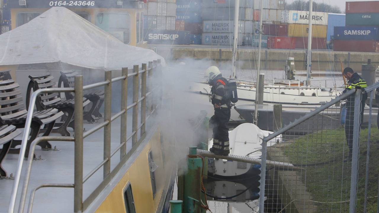 De brandweer had het vuur snel onder controle. foto Thymen Stolk