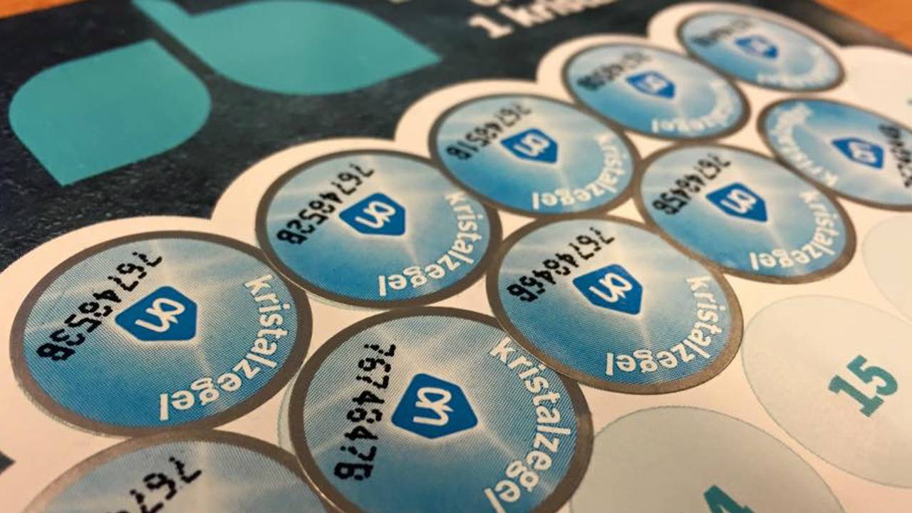 De vrouw stal in totaal 1288 zegeltjes.