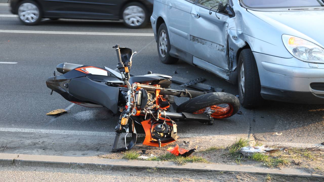 De motor is zwaar beschadigd (foto Bert van Kasteren/Ginopres)