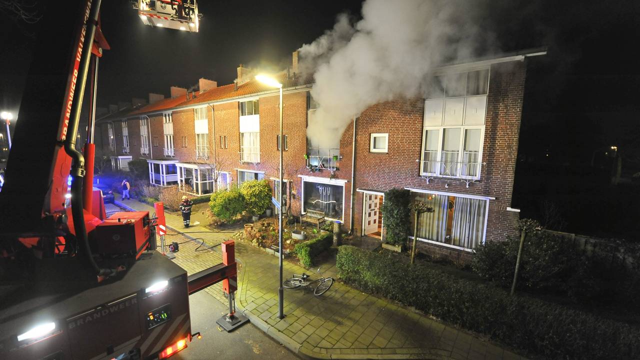Rookschade bij naastgelegen woningen (Foto: Rico Vogels/SQ Vision)