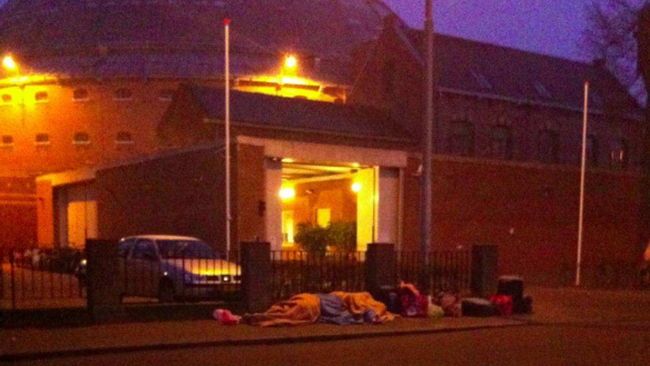 Dekens mee naar buiten en de vrieskou in. (Foto: BredaVandaag)